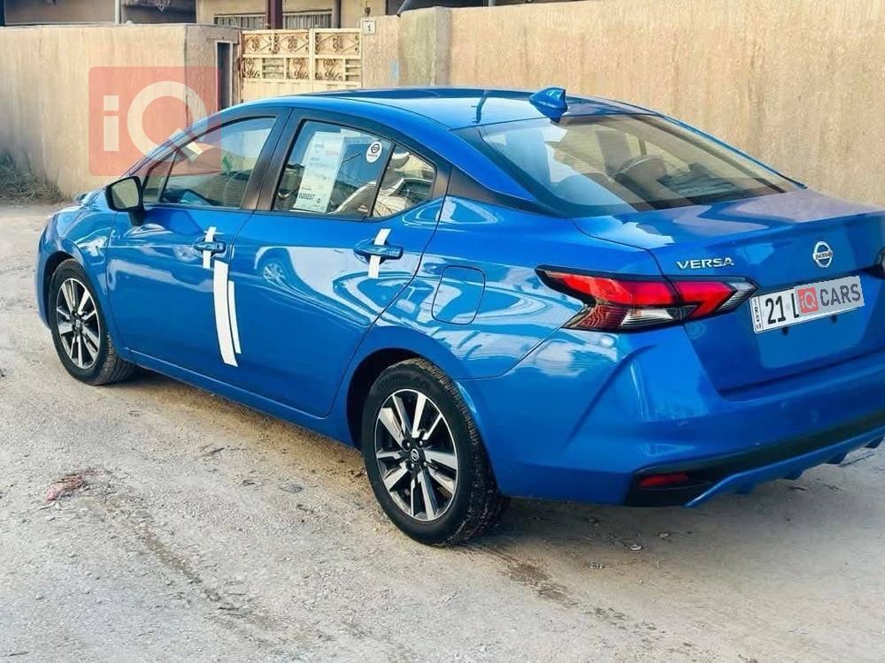 نيسان فيرسا